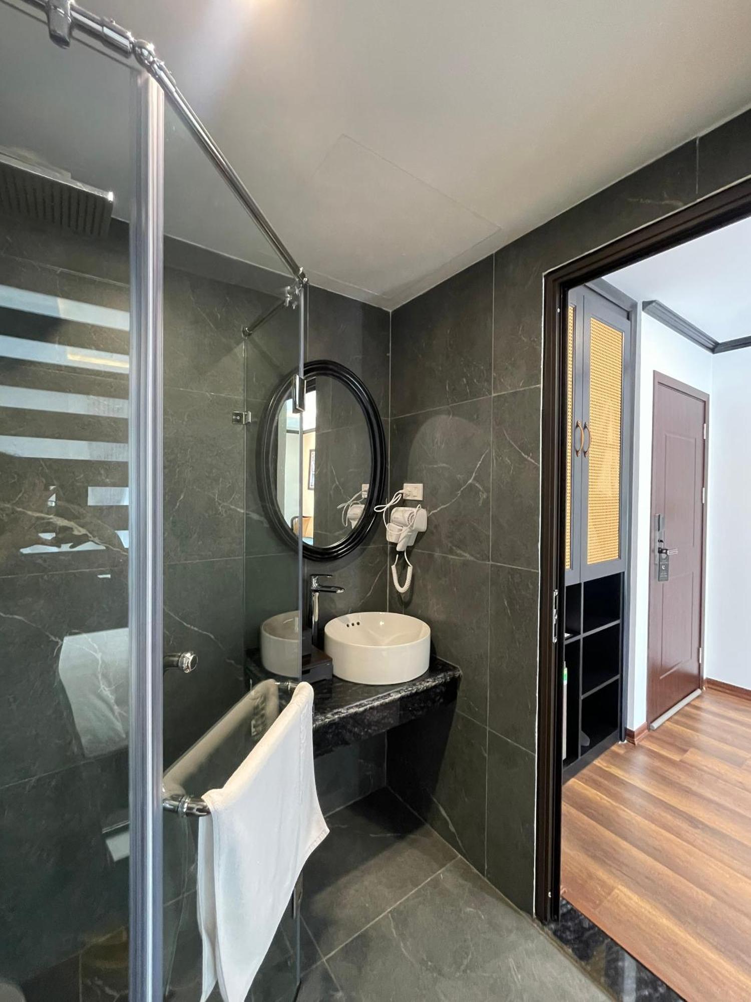 Aquarius Premium Hotel Hanoi Exteriör bild